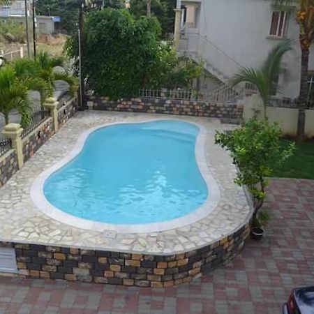 Rs Villas - Three Bedrooms Share Apartment With Private Room And Free Wifi And 100Mts To The Beach And Ac And 100Mts To Bus Stop And Pool Flic-en-Flacq Exterior foto